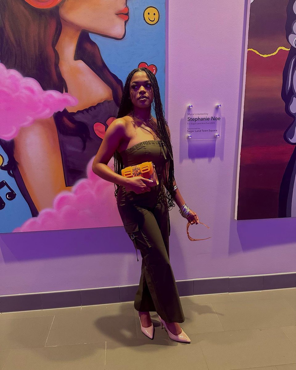 SincerelyRonn_'s tweet photo. pretty and empowered π§‘ #powermovestour https://t.co/LO70bXuvnu