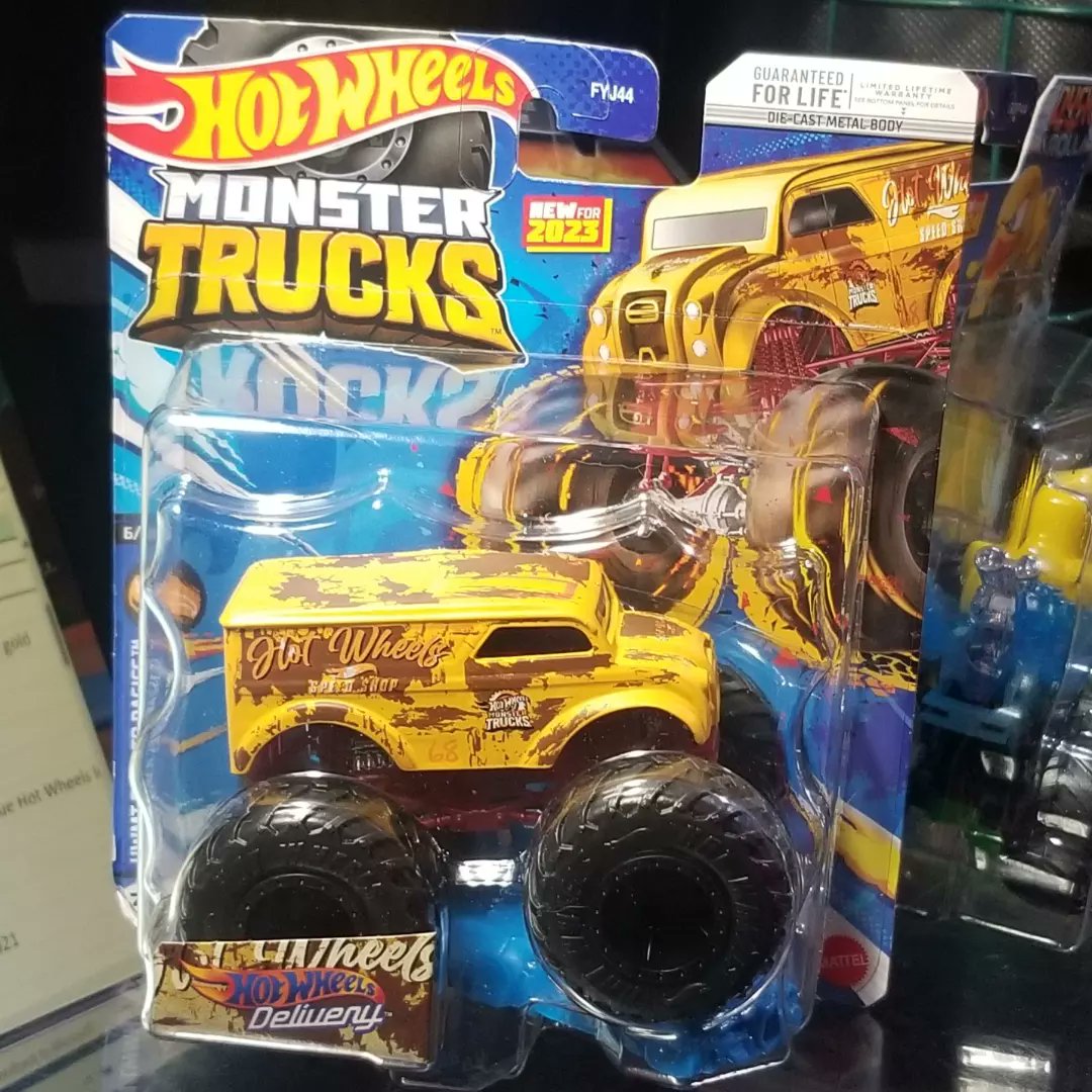 racegrooves's tweet photo. I'm confused. HW Delivery was released early on in the #hotwheels #monstertrucks line. Are they now calling re-colors 'New'? 
#dairydelivery #divco https://t.co/BYBCgfEtps