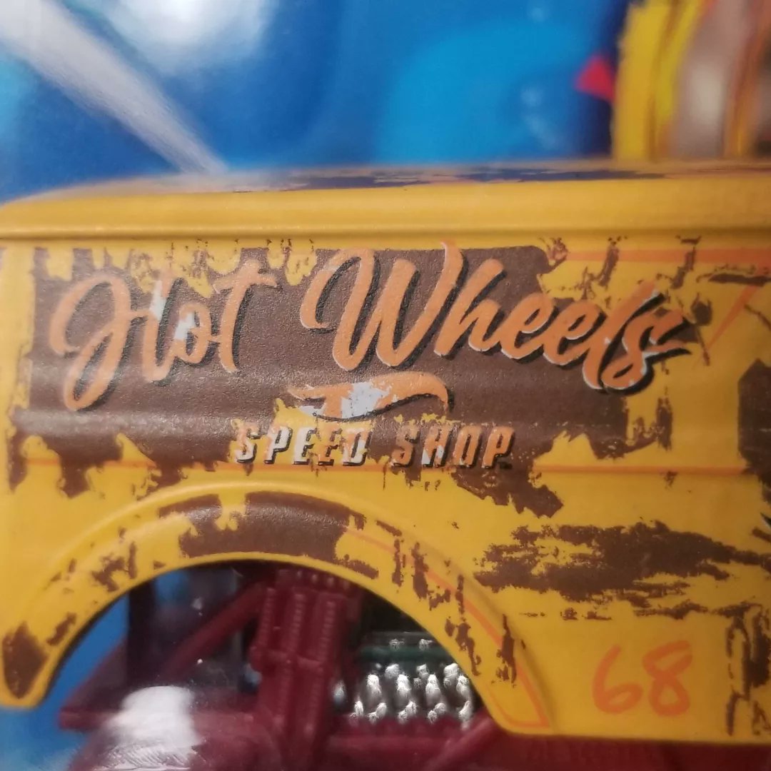 I'm confused. HW Delivery was released early on in the #hotwheels #monstertrucks line. Are they now calling re-colors 'New'? 
#dairydelivery #divco