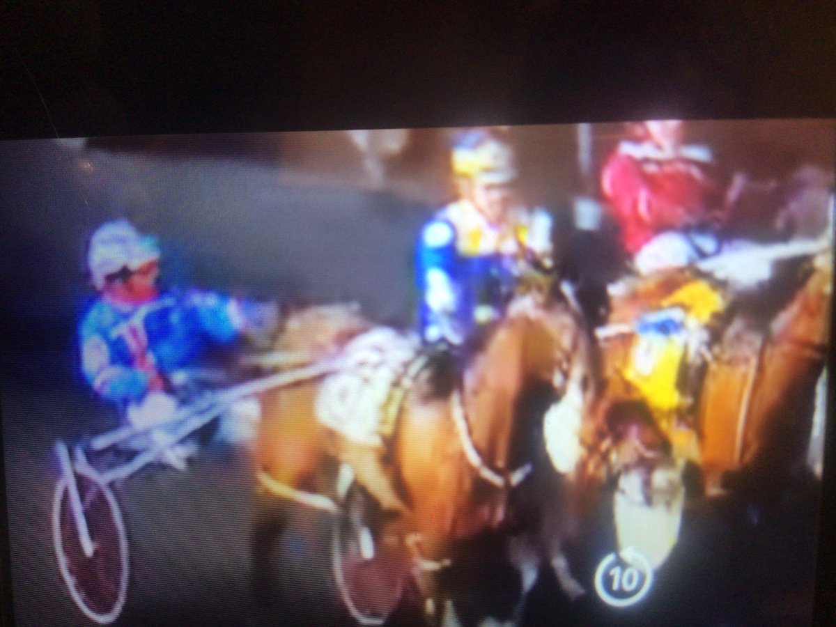 EddieL1234's tweet photo. @TheMeadowlands Bridle change not reported, can u please fine these trainers for not reporting the changes, it is a disservice to the bettors https://t.co/I4hzZbxvc9