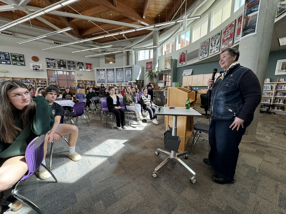 I’ve been going some schoolwork lately with Christina Lake Elementary yesterday, South Okanagan Secondary this morning and this afternoon with @SenMarilou McPhedran at Penticton Secondary (my alma mater). Great to hear from young people on so many issues!