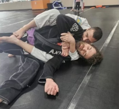 Brazilian Jiu-Jitsu techniques can help officers take control of arrestees and de-escalate incidents quickly, reducing the chance of injury to police and subjects.
loom.ly/Q9AITLs

#policeofficer #lawenforcement #policetraining #policeofficersafety