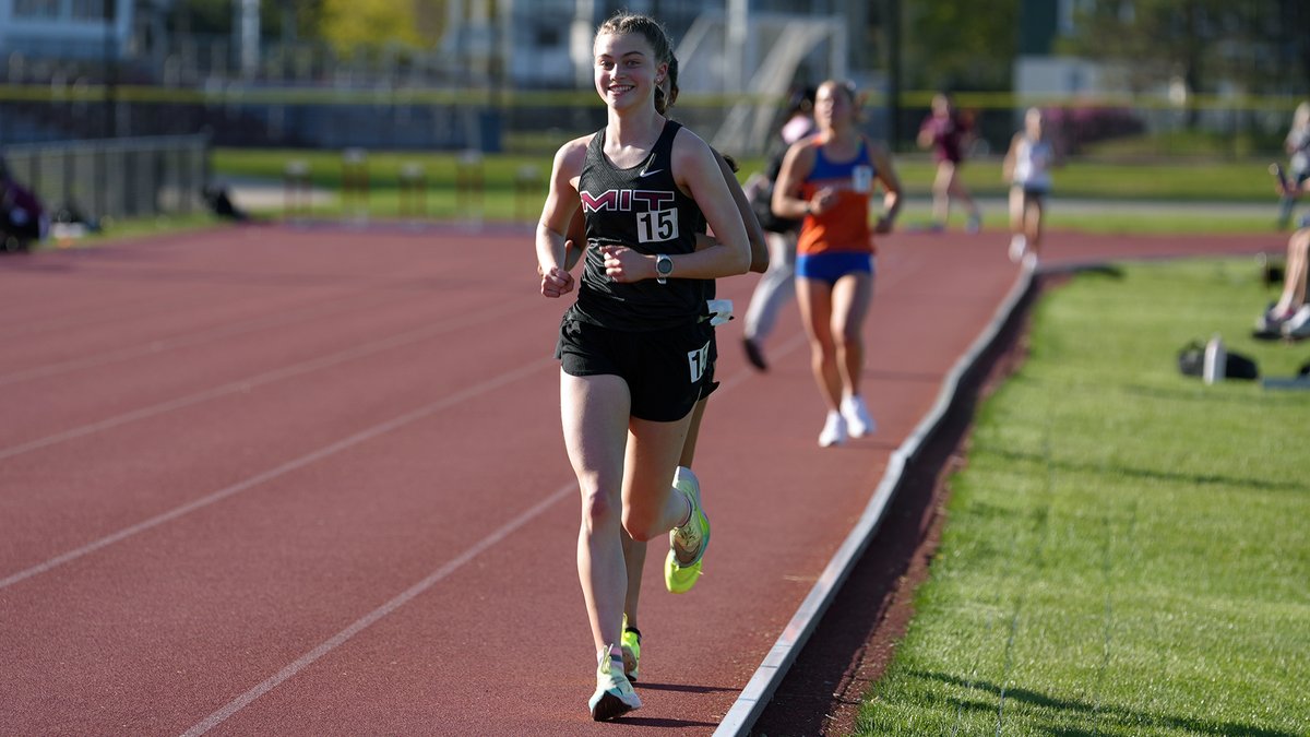 Highlighted by a pair of victories by Emily Ball, women's @MITTFXC sits in first place with 82 points after the opening day of the @NEWMACsports Championship! #RollTech --> Full Story: tinyurl.com/2exukdmt