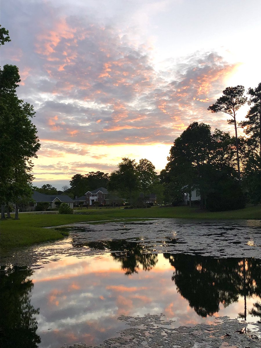 Peaceful sunset #SunsetBeach @EdPiotrowski @medwick @ChrissyKohler @WXIIJackie @Em_I_Am @jamiearnoldWMBF @LeeHaywoodWX @dogwoodblooms @marioncaldwx @JustinMcKeeWx @Christina4casts @CMorganWX @AndrewWMBF @AlexCorderoWX @ScottyPowellWX @EllaTanseyWECT @ThePhotoHour @StarboardRail