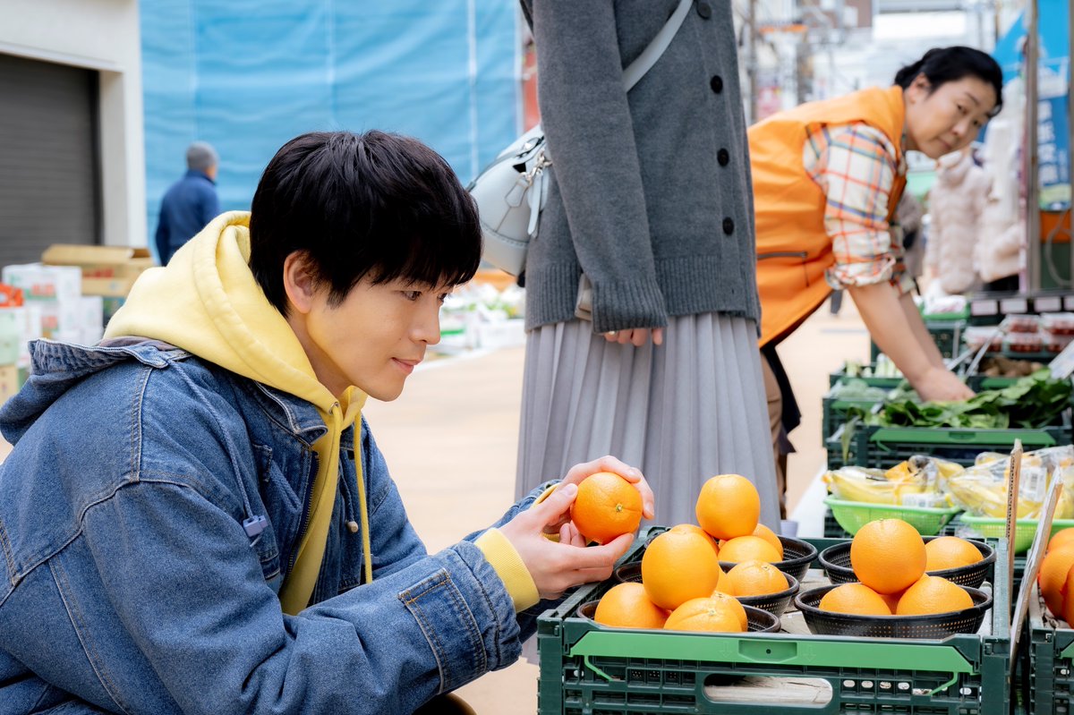 「綺麗だな。」
オレンジを見つめるやさしい眼差し🍊

#オレンジになりたい人
#素直に挙手🖐️

💜『#ナインボーダー』
第3話 5/3(金)よる10時🪄

TVer・U-NEXT Paraviコーナーにて
1話と2話を見逃し配信中！📢
🔗video.unext.jp/title/SID01022…

#金曜ドラマ #tbs