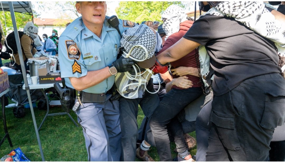 ¿Dónde estarán Luis Amagro, Javier Larrondo y otros tantos que no los he visto pronunciarse por las masiva y violenta represión policial contra cientos de estudiantes en #EEUU que exigen pacíficamente el #EndTheGenocide en la #FranjaDeGaza?