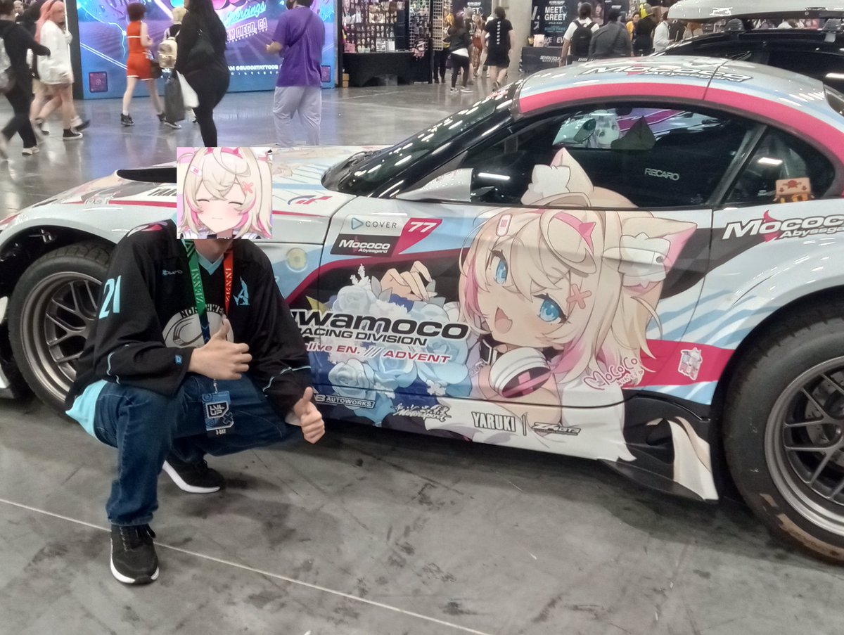 Me with the astounding FuwaMoco Itasha! Bau Bau!! 🩵🩷

#FUWAMOCO