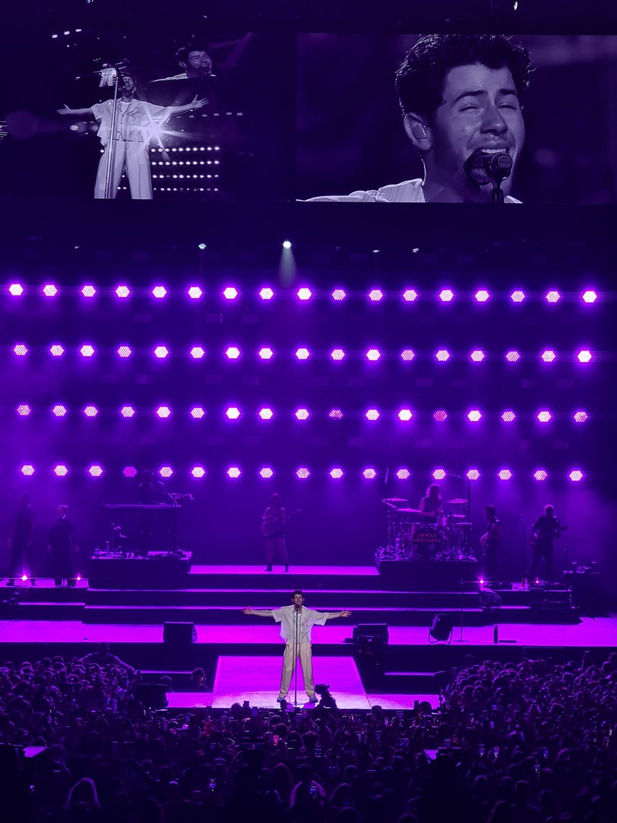 agusvdl's tweet image. Quién sufrió más Jesús en la cruz o Nick Jonas siendo un adolescente diabético