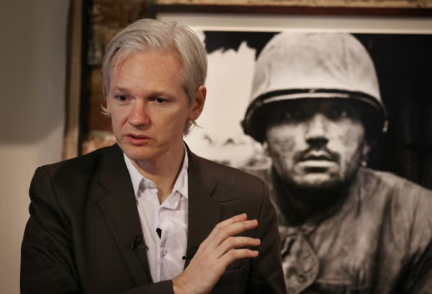 Michell45064244's tweet photo. The indictment against #JulianAssange is a war on truth and the criminalization of journalism.
#FreeAssangeNOW #StopTheExtradition https://t.co/Ucc7A2chE5