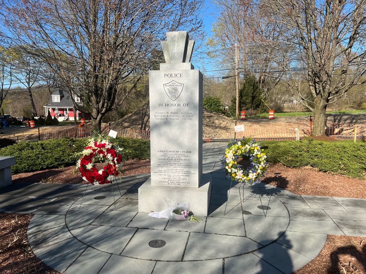 A tribute has formed at the Billerica Public Safety Memorial for Ian Taylor, the police sergeant killed in a construction accident Friday afternoon. 'He loved helping the people in this community,' Police Chief Roy Frost described. boston25.com/3Uy5vZl