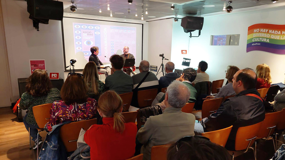 📸 Imágenes de la charla "Distopías de cine" celebrada en el fórum cultural de Fnac Valencia, dentro de la programación oficial del <a href="/FestSocialMed/">Festival SOCIALMED</a> 2024, con la participación como tertulianos de Samuel Sebastian (director del festival) y Ángel Castillo (director de Mercacine).