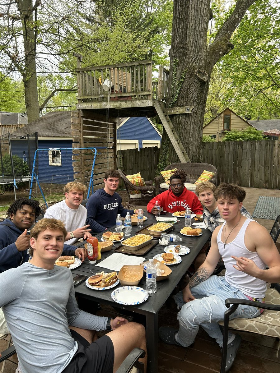 Pre-Spring Game dinner with the Safeties and Kickers. Appreciate the dedication and hard work they put in on a daily basis! Honored to coach them. GO DAWGS!