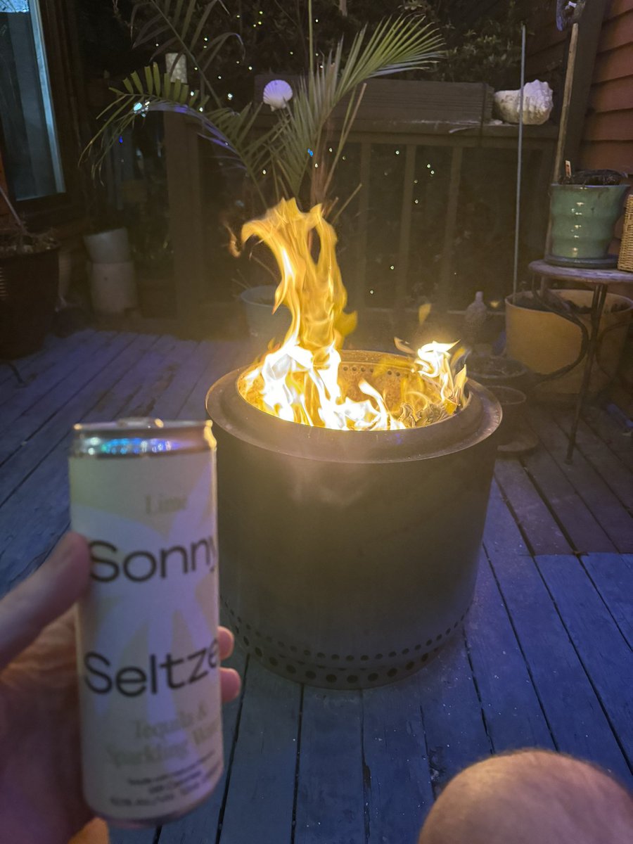 Had to break out the new <a href="/heatmapme/">heatmap</a> gear for the fire tonight. Thanks <a href="/ImChaseMohseni/">Chase Mohseni</a>! 

And shout out to <a href="/drinksonny/">drinksonny</a> for the liquid entertainment. Cheers!