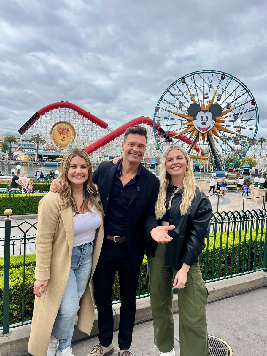 What a way to celebrate! @RyanSeacrest stopped by @Disneyland as part of his 20th Anniversary Thank You tour of Southern California. You can read more about it here: abc7.com/ryan-seacrest-…