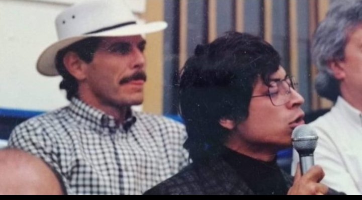 Quien iba a pensar que ese pelao de gafas, sería el líder del cambio en Colombia. Foto histórica, en los 34 años de la muerte del comandante Pizarro. #ConPetroHastaElFinal