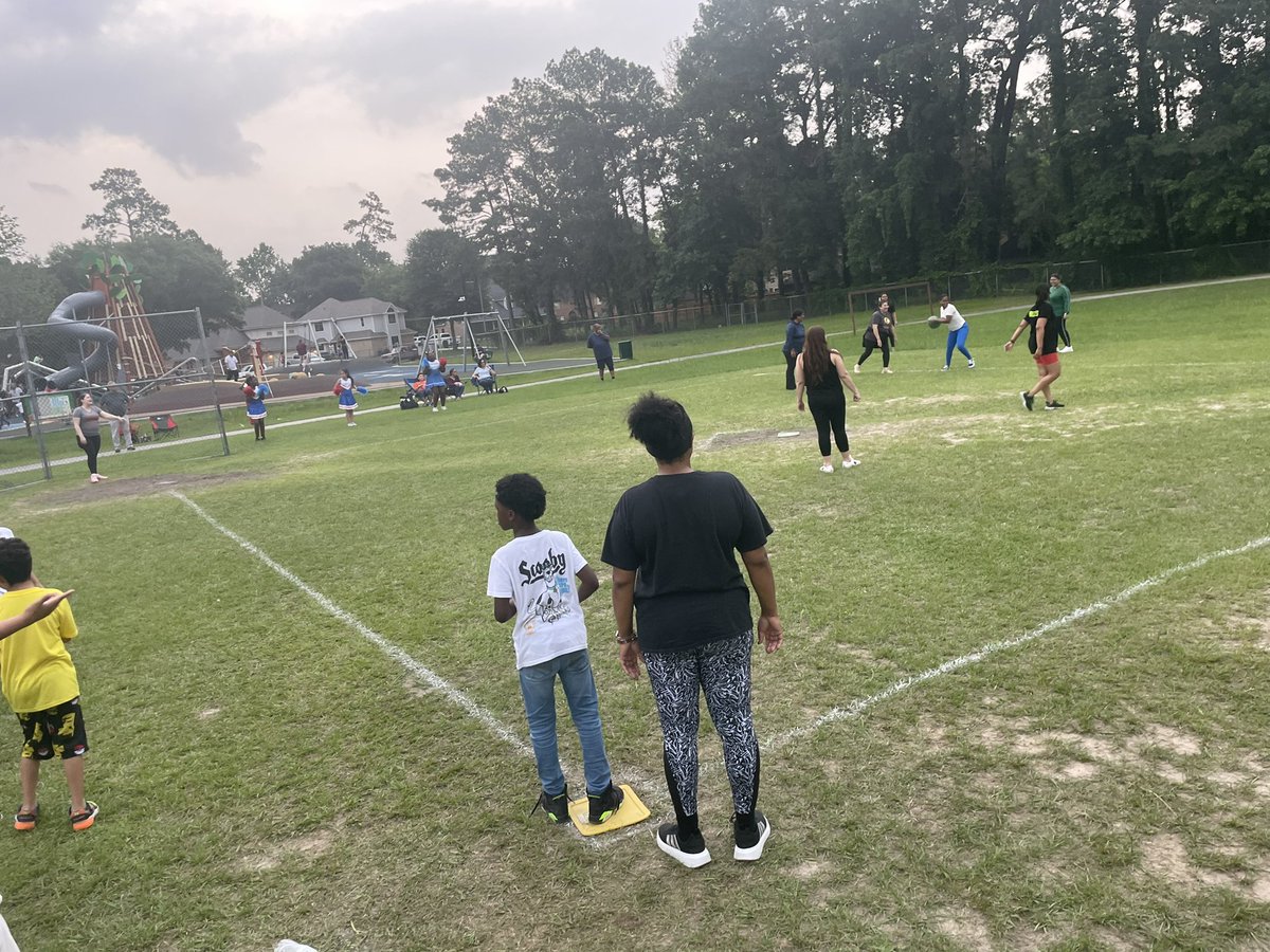 Enjoying “Mother/Son” Kickball at @HumbleISD_OE ! Thank you Oaks Elementary for this exciting and fun event! #momsrule