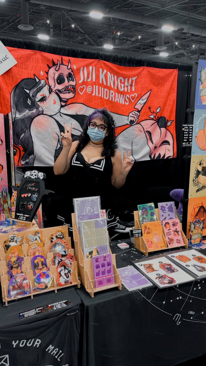 #lvlupexpo day 01!!! come get your vitamin thick at A048 :DD