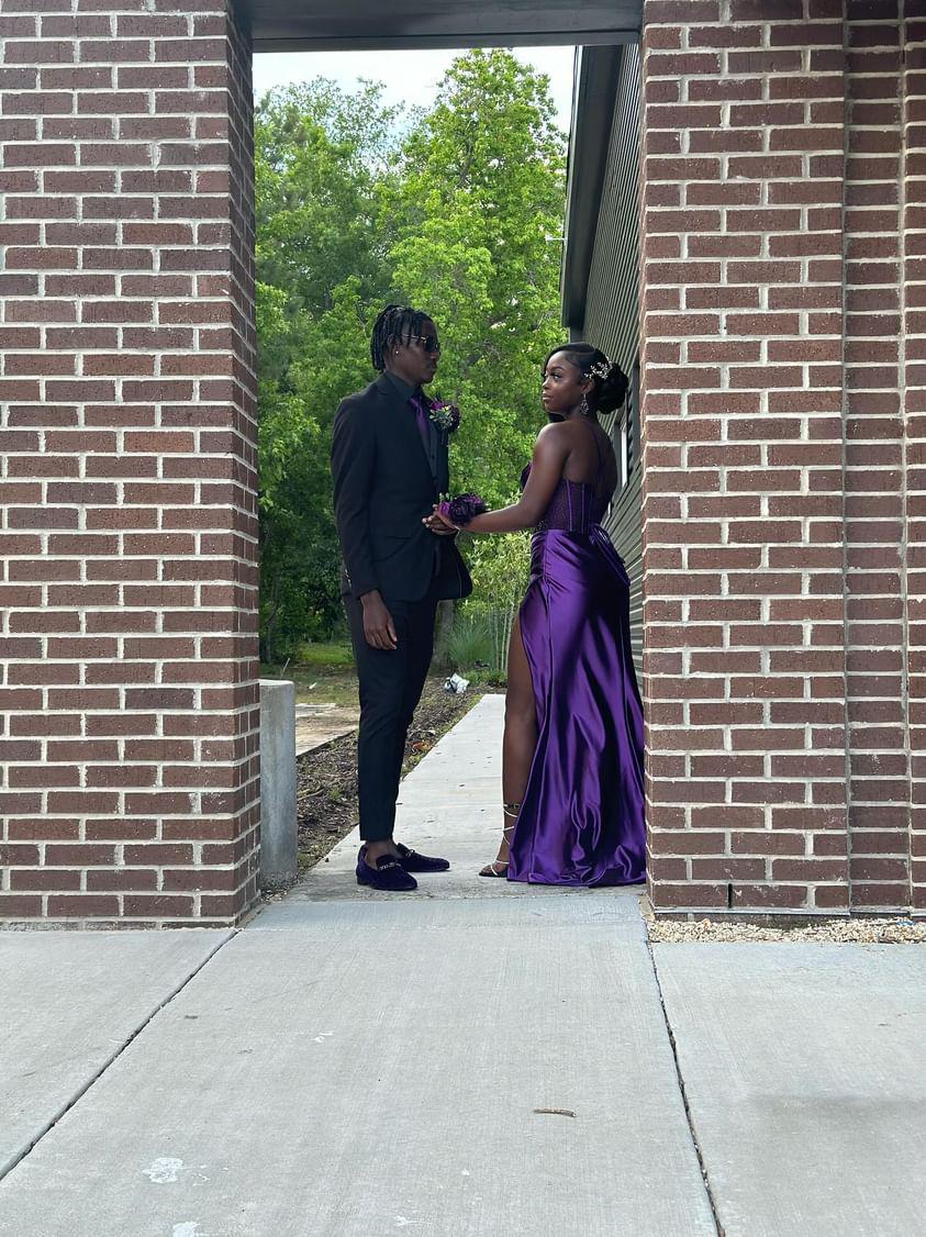 JaydenP001's tweet image. NFL DRAFT READY ✌🏿✌🏿✌🏿PROM NIGHT 💜🥎🖤 🏈 💜
@toby_lux
@DmvSportsLive6 @USCHippie  @KevinMoses38