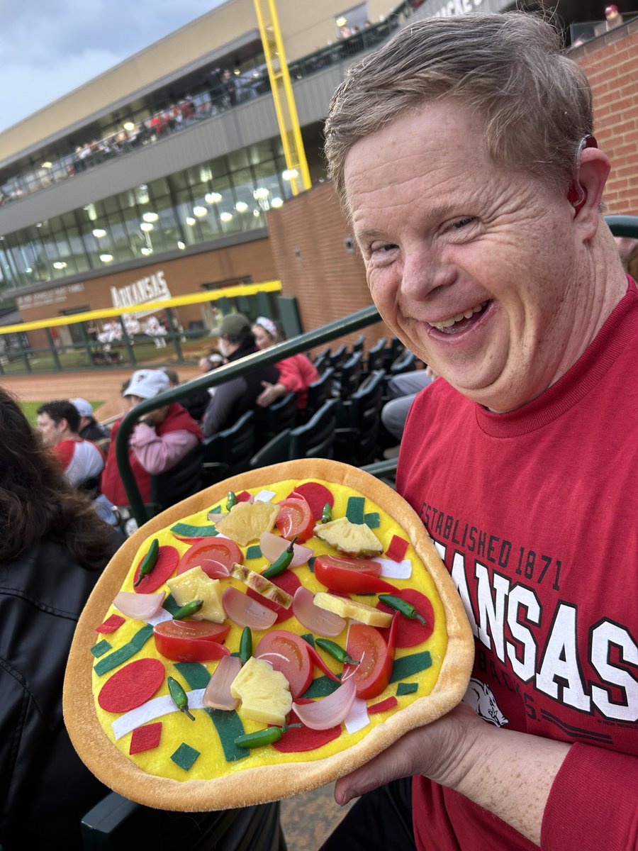 READY Hogs ! Got NEW 🍍 & 🌶️s 4 MY #LoadedPizza 🎩. SO LOAD THOSE BASES 4 ME! #WPS ⁦@RazorbackBSB⁩ #ThisIsBaseballl