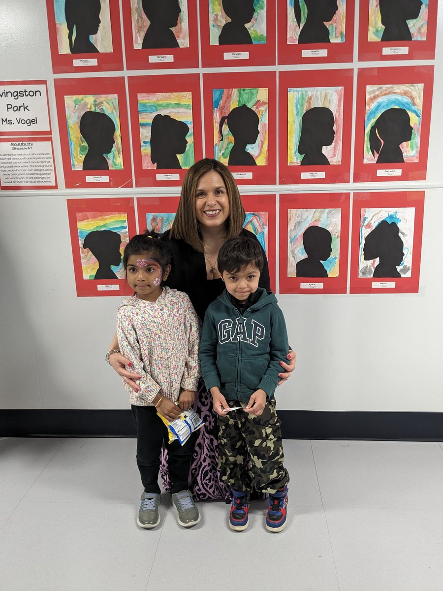 MrsCabreraLP's tweet photo. Our 3rd annual Art Show was a blast! It was so great to see all the smiling faces.😊 Love our @LivingstonPark preschool artists! @NBTPreschool @MauraC_atLP @MissVatLP @MissNigro @MrsDavid_ #TheArts https://t.co/0XIWxiHduP