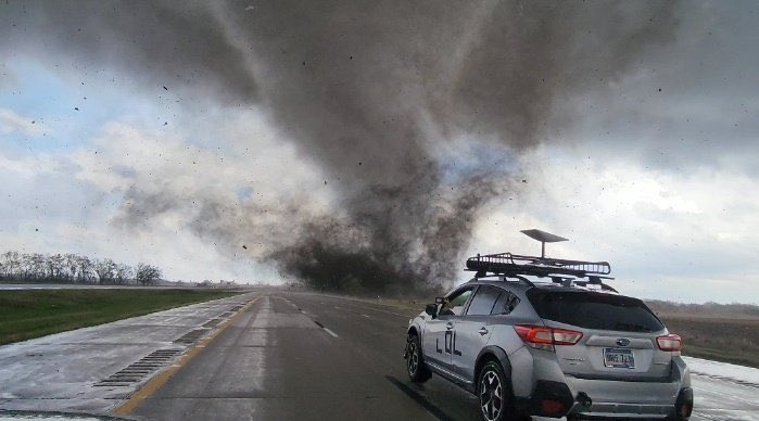 Here is a shot of LOLcar streaming a tornado in Lincoln, NE LIVE using @Starlink as it crossed I-80 earlier today. @elonmusk Image taken by @NickGormanWX