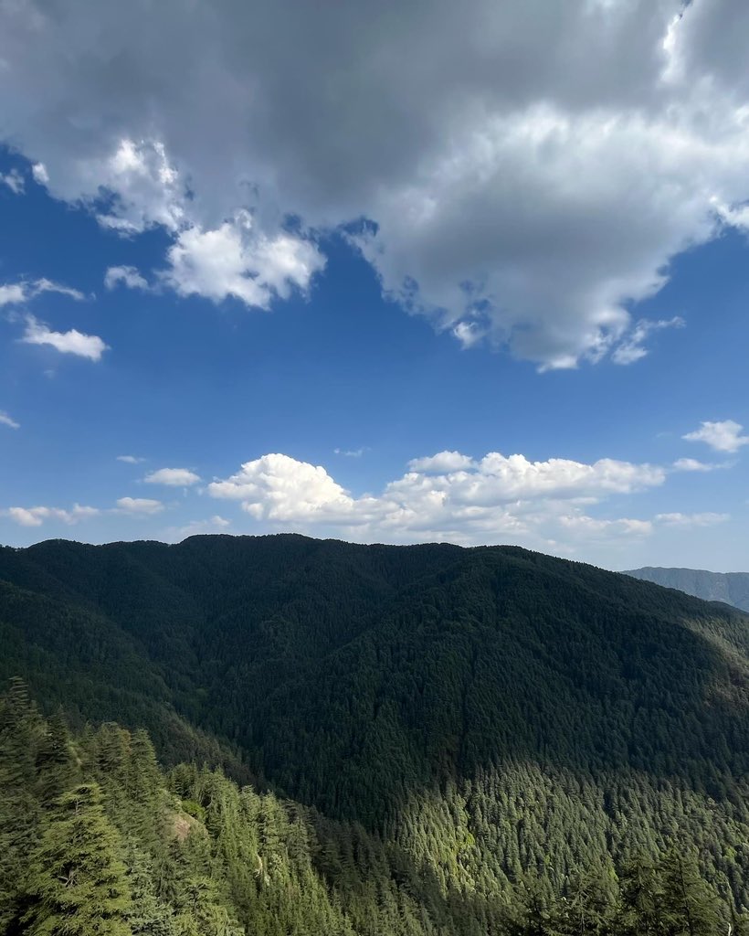 abhishek2087's tweet image. Chillin' with Mother Nature, no WiFi needed, just breathtaking views and fresh air! 🌿😎 #NatureVibes #MountainTime