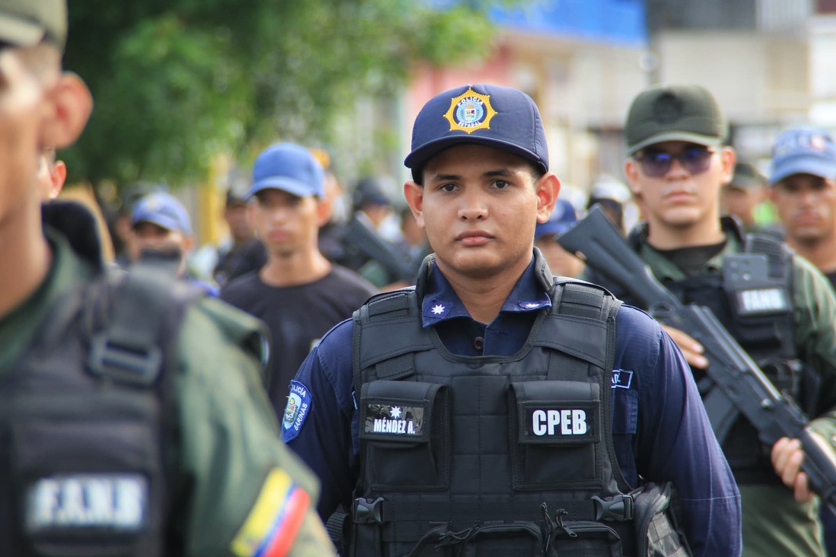 La #FANB a través de la ZODI Barinas, en perfecta unión Civico-Militar-Policial efectuó Despliegue de Seguridad Ciudadana con el fin de garantizar la paz y tranquilidad del Pueblo.