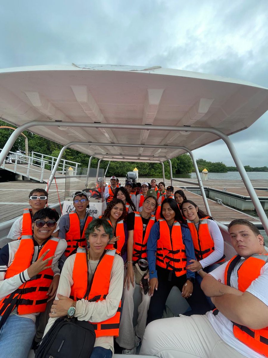 CeleneBatis's tweet photo. Y hoy estuvimos en una segunda salida de campo con nuestros estudiantes de @IngMarinoCoster #CiénagaGrande #asentamientos #palafíticos https://t.co/kMAiP8Ww0E