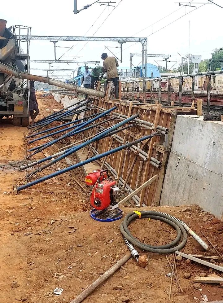 kumarinewsoffic's tweet photo. நாகர்கோவில் சந்திப்பு ரயில் நிலையத்தில்
கூடுதலாக 2 நடைமேடை (4,5) அமைக்கும் பணிகள் நடைப்பெறுகிறது
#NewTrack | #TrackConstruction
#Kumarinews https://t.co/sZxjBLjEWU