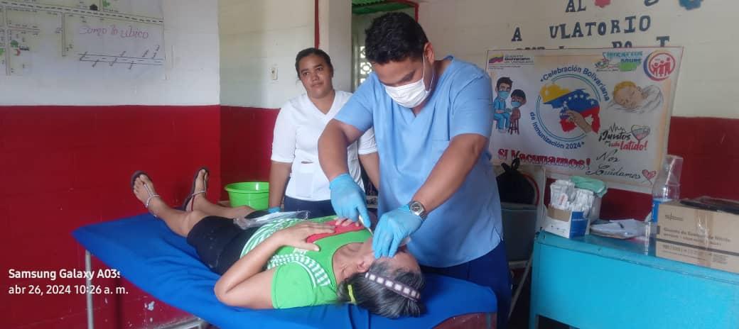 #26Abril 🇻🇪|| Desde la Rinconera Municipio Achaguas,  #IvssApure,  realizó operativo de consultas odontológicas, exodoncias, e inmunización. Logrando realizar 42 atenciones.  
¡Por un Seguros Más Social!

#AsicManuelLaya
#IgualdadYJusticiaSocial