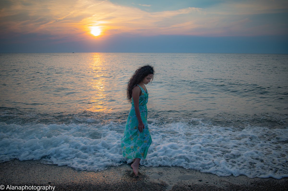 Headlands Beach Mentor Ohio ❤️💛🧡

#beach #lakeerie #sunset #beachphotoshoot