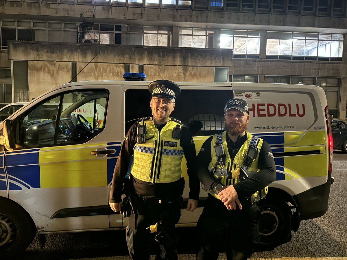 On duty this evening with @swpolice #Team3 in Cardiff City Centre Great to be joined by S/Sgt Briggs from #Cathays and SC Prosser from #Aberdare station A busy evening with a mix of a call types from locating missing people, burglaries in progress and vehicle stops 🚓🚨