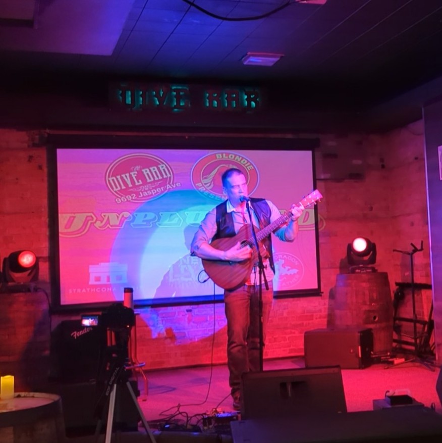 Friends! I had such a great time playing @divebaryeg last night!  I'll post some video one it's edited and produced !

#livemusic #yegmusic #abmusic #originalmusic #yegevents #abevents #unplugged #divebar #edmonton #music #singer #songwriter #soloacoustic #thankyou