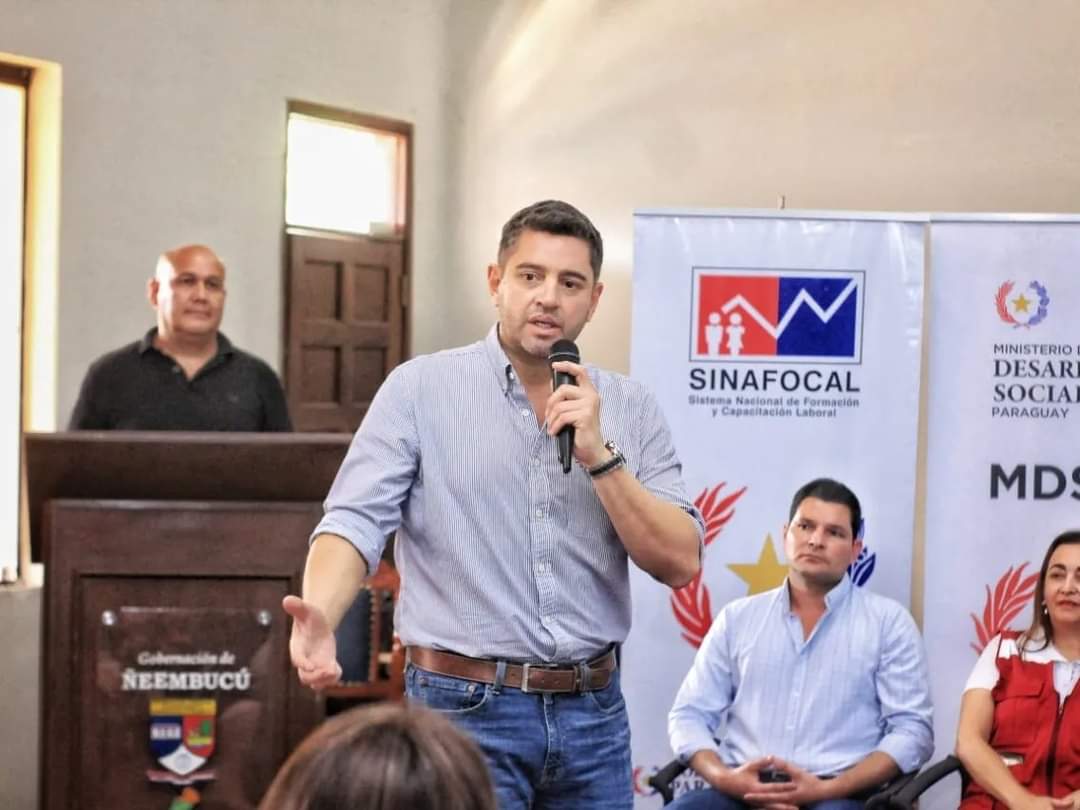 Victor Hugo Forneron (@victorhforneron) on Twitter photo Junto al Vicepresidente <a href="/AllianaPedro/">Pedro Alliana</a>, el Ministro de Desarrollo Social <a href="/tadeorojasm/">Miguel Tadeo Rojas Meza</a>, la Diputada Fabiana Souto, el Director de la Entidad Binacional Yacyretá <a href="/Luisbenitez_py/">Luis Benítez</a> y el Intendente <a href="/FernandoPilarPy/">Fernando Ramírez</a>, hicimos entrega de certificados + Junto al Vicepresidente <a href="/AllianaPedro/">Pedro Alliana</a>, el Ministro de Desarrollo Social <a href="/tadeorojasm/">Miguel Tadeo Rojas Meza</a>, la Diputada Fabiana Souto, el Director de la Entidad Binacional Yacyretá <a href="/Luisbenitez_py/">Luis Benítez</a> y el Intendente <a href="/FernandoPilarPy/">Fernando Ramírez</a>, hicimos entrega de certificados +