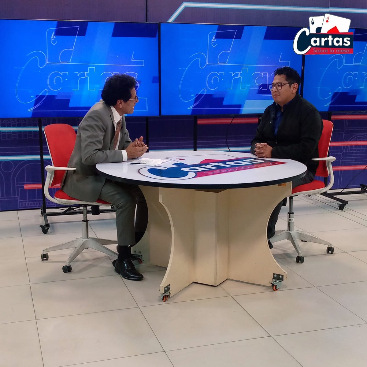 cartas_mesa's tweet image. Rafael Soto Frías: &quot;Sacamos políticas para registros de marcas para microempresarios y reducimos costos&quot;. 
#CartasSobreLaMesa en vivo: facebook.com/profile.php?id…

@SenapiBol
#PropiedadIntelectual #SENAPI #CartasSobreLaMesa #CartasTVU #tvuumsalp