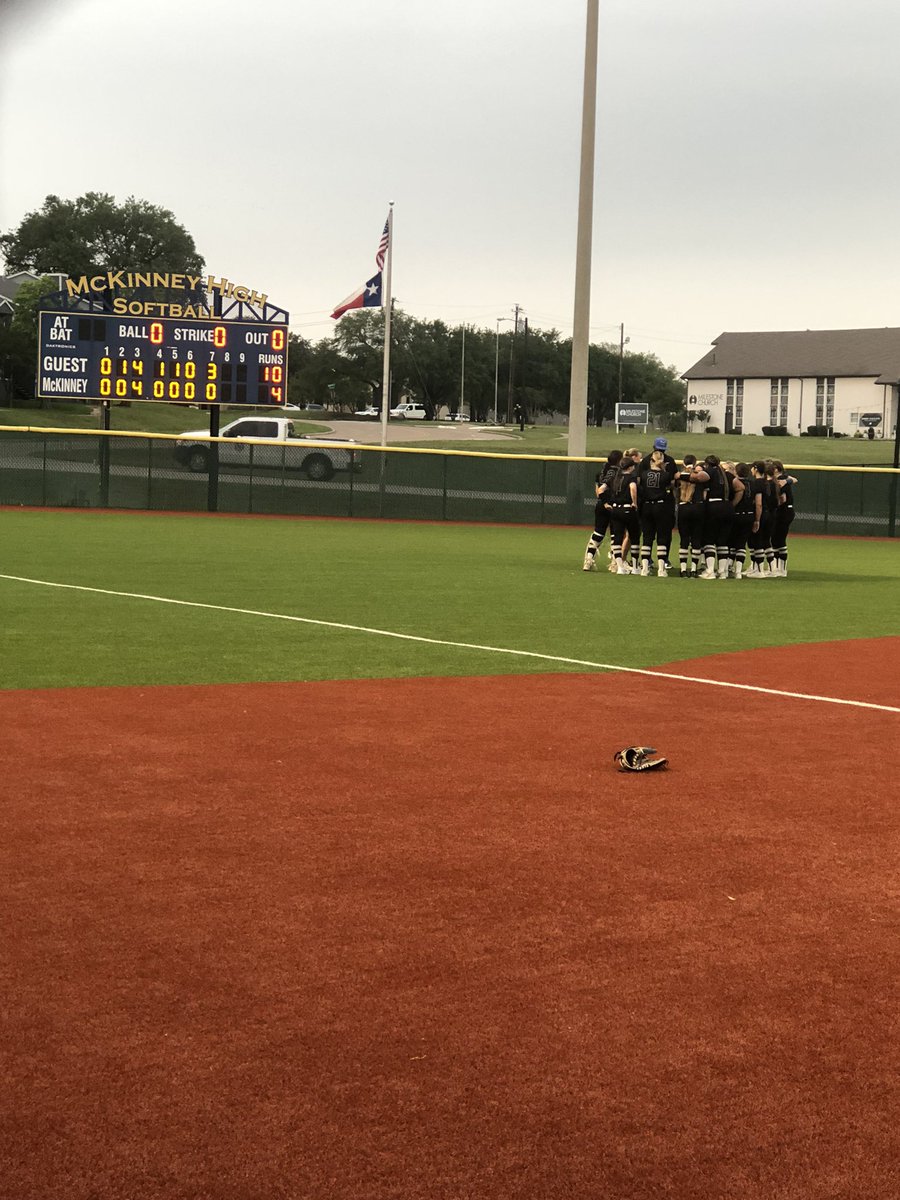 Hawks are going to round 2🖤🥎💙 @HebronSoftball