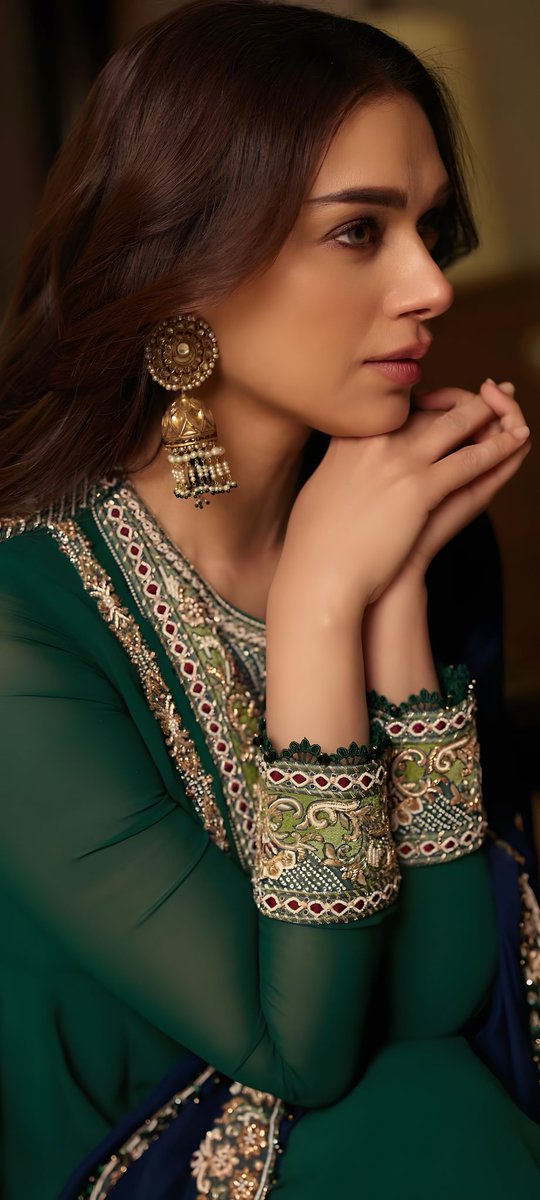 Ye chand sa roshan chehra 💚🌜🥀🥰

#AditiRaoHydari

[Note: Full UHD Collection 💥💥]