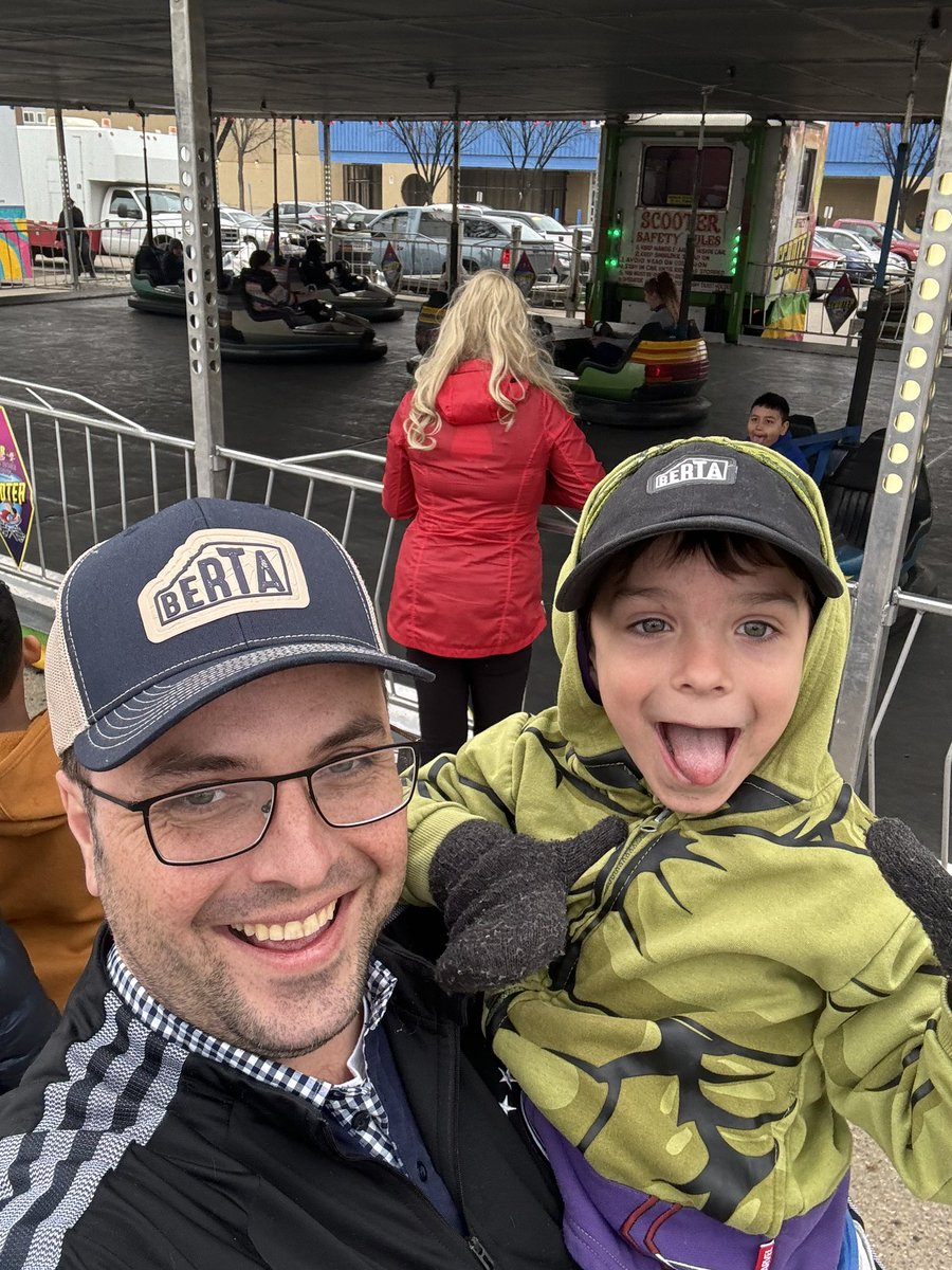 DavidEganAB's tweet photo. Called it quits doorknocking early today for some father-son time at the Midway at Riverview Crossing in #abbotsfield!

Be sure to catch it this weekend too! 

#yeg #yegevents #yegger #yeggers #beverly #mybeverly #bevclare #yeggriesbach https://t.co/5OOyIQz7bx