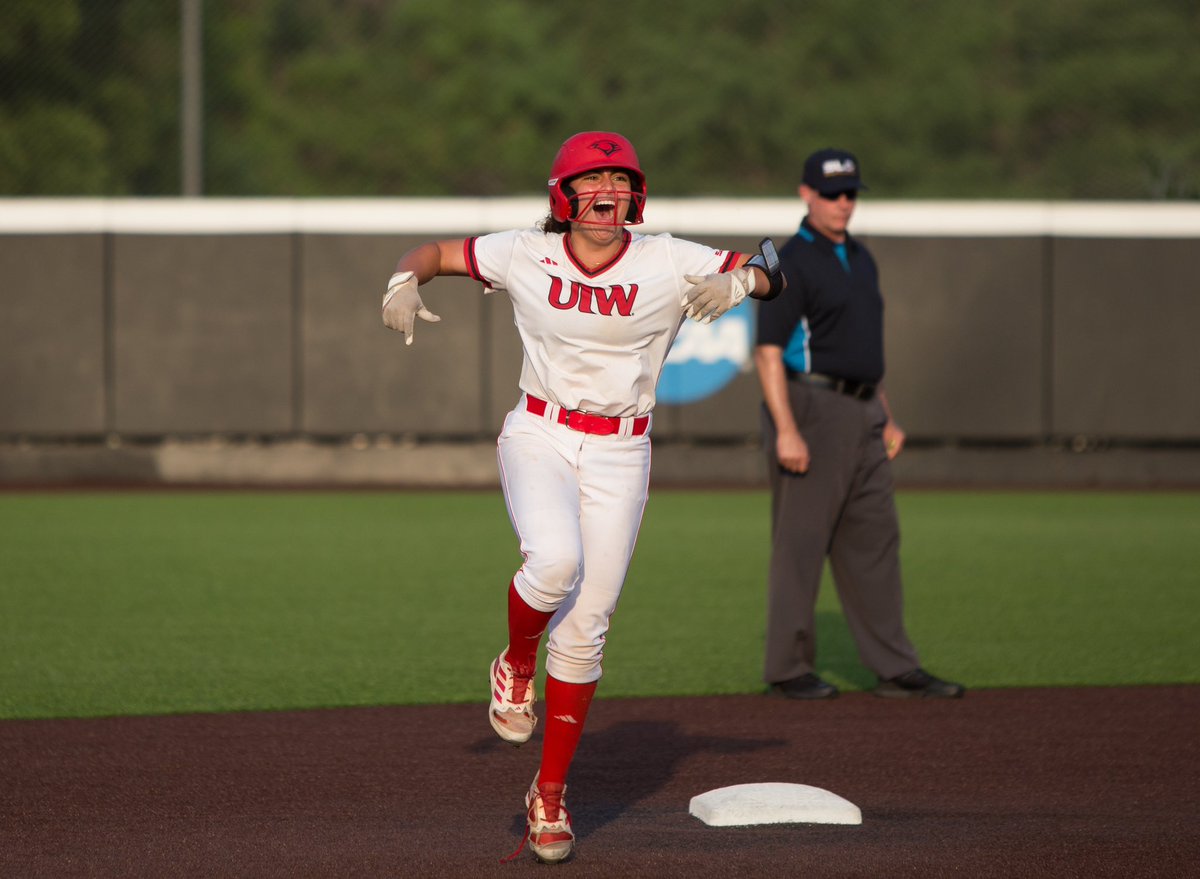 UIWSoftball tweet picture