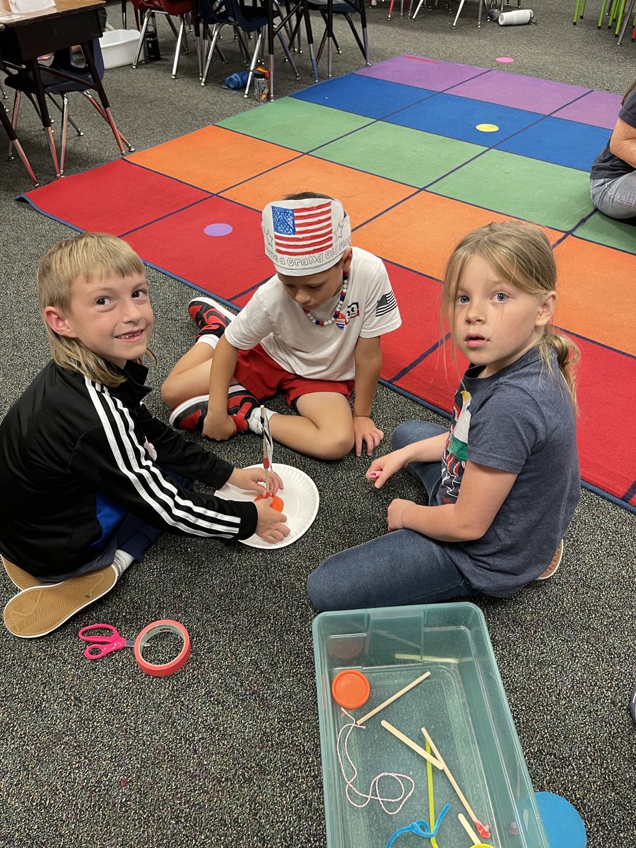 Lakewood students had so much fun engaged in OGD STEAM activity. Student groups learned about vexillology and used learned principles to create their own flags. Next, they worked collaboratively to create a mechanism to raise their flags. ⁦@BeltonISD⁩