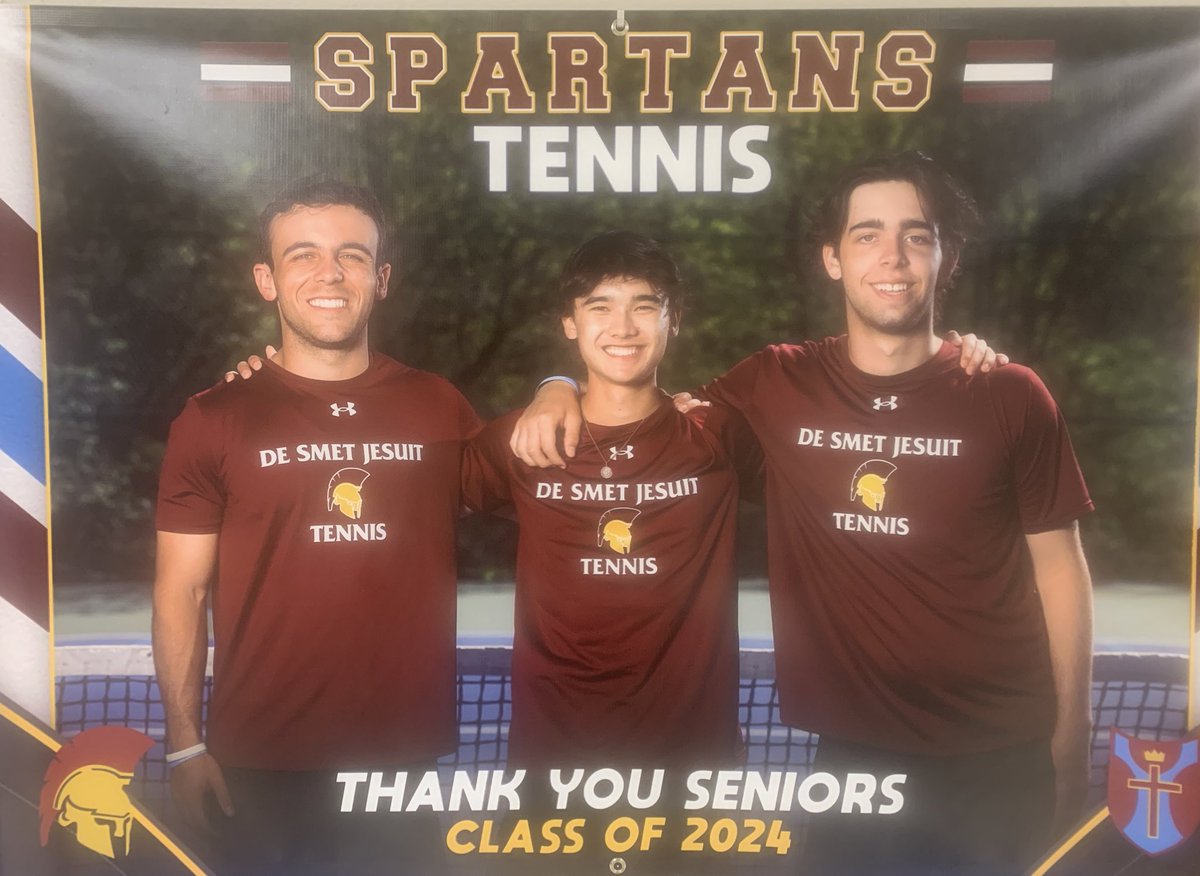 Senior banners are up and the boys look sharp! Thank you seniors, for your commitment to DeSmet Tennis! You guys are awesome!
<a href="/DeSmetJesuitHS/">De Smet Jesuit</a>