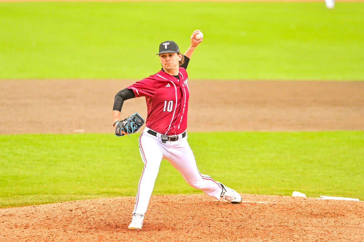 TroyTrojansBSB's tweet photo. B8 | ⚔️ 8, 🐔 6

LOGAN. ROSS.

Logan Ross gets out of a pickle, sitting down three straight batters via strikeout with a runner on third to hold a two-run advantage as we head into the ninth.

#EverythingCounts | #OneTROY ⚔️⚾️ https://t.co/16abS4EY1y