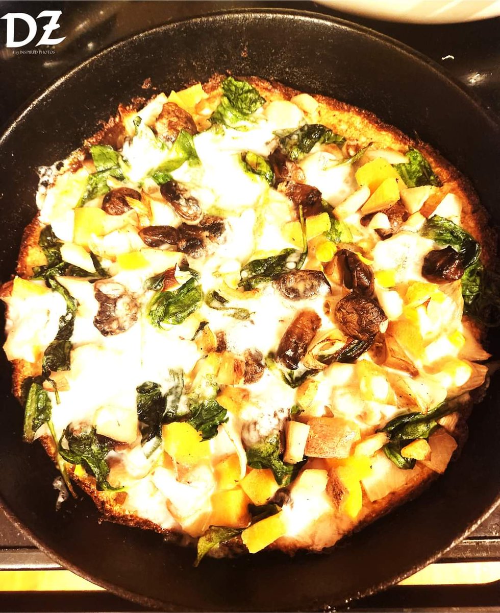 Hello Foodie Friday!

I made my first pizza in over 14 years!  This cauliflower pizza was inspired by a Dr. Gundry Plant Paradox recipe.  The crust is made from a riced cauliflower head.  Yum!

#cauliflowerpizza #lectinfree #glutenfree #dairyfree #plantparadox #healthycooking