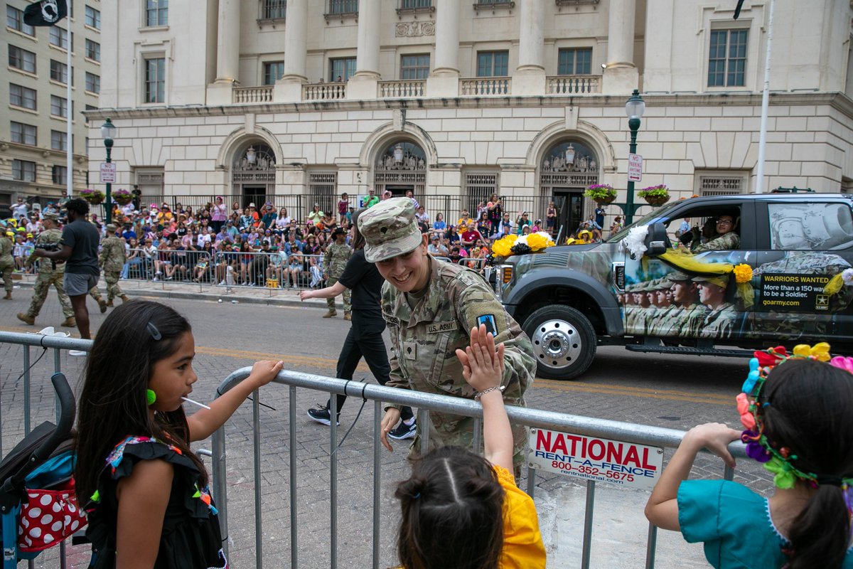 Today's Battle of Flowers parade was an absolute blast! LTG Evans and CSM Gan rode in an Army float as a large platoon of excited Soldiers marched along with Fort Sam's Own 323d Army marching band! #MilitaryCityUSA #VivaFiesta