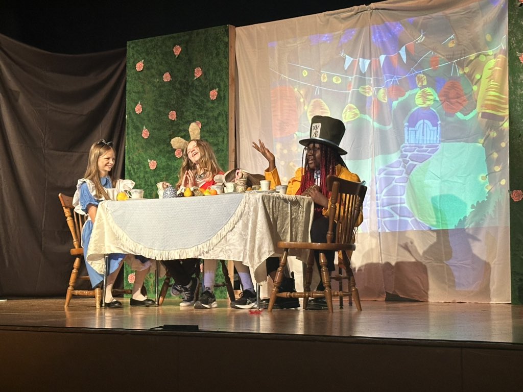 EEisenhowerms's tweet image. “Our students performed Alice in Wonderland on Day 143 of #180daysoflearning at IKE, Amazing performance by our students!!!!! #KidsLearnAtIKE @WilnicG @DrIanBSaltzman @EPS_Region3 @EPS_DeputySupt @EverettSchools.”