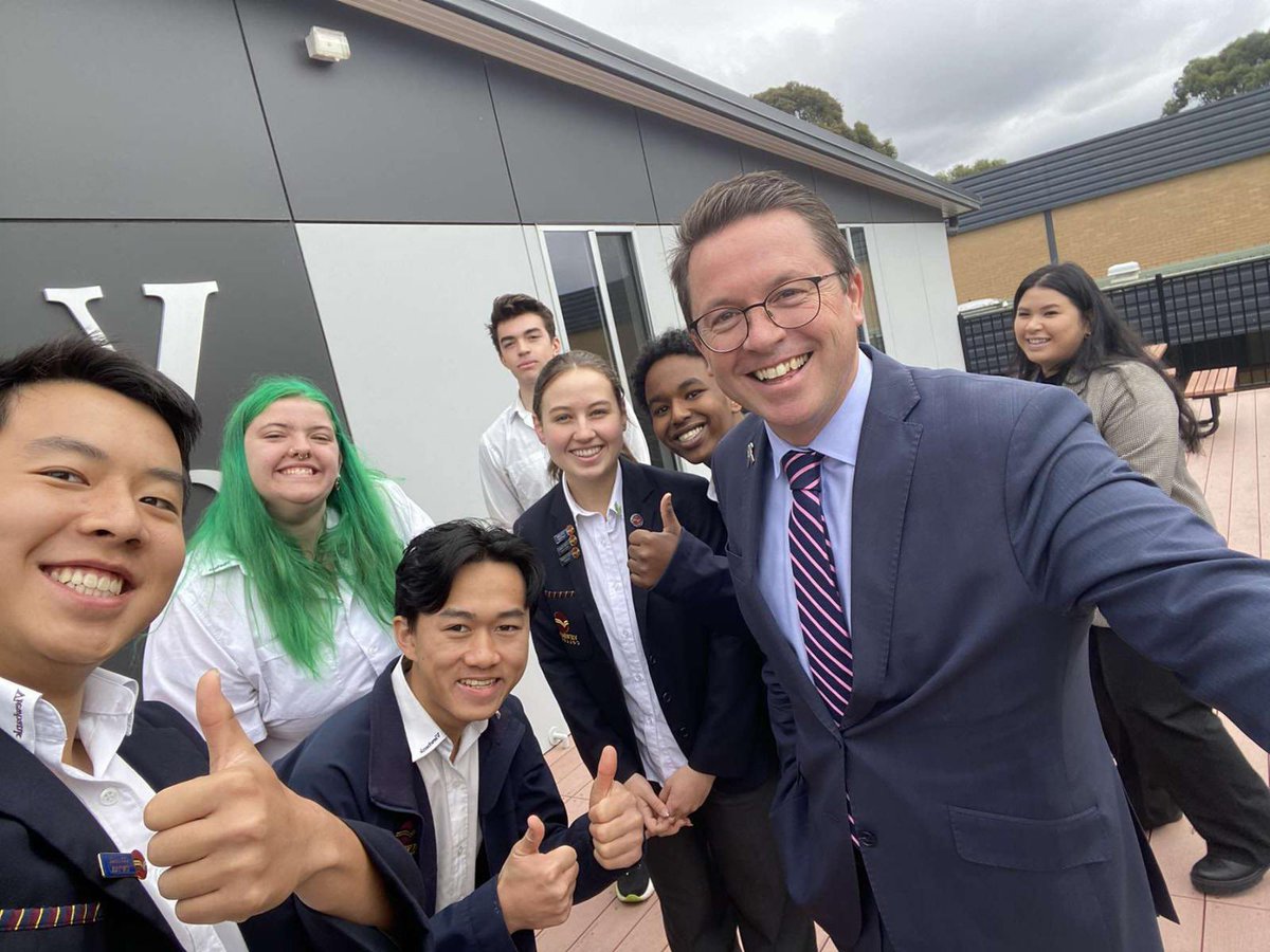 Dropped in at Viewbank College to speak at their Anzac Day service. Afterwards, I was given a tour of the new VCE Centre … kitchen, study spaces, open area, deck…impressive. Built & funded by the college community. Nothing like that when I was in Yr 12 there in 1991! 🦕 🦖
