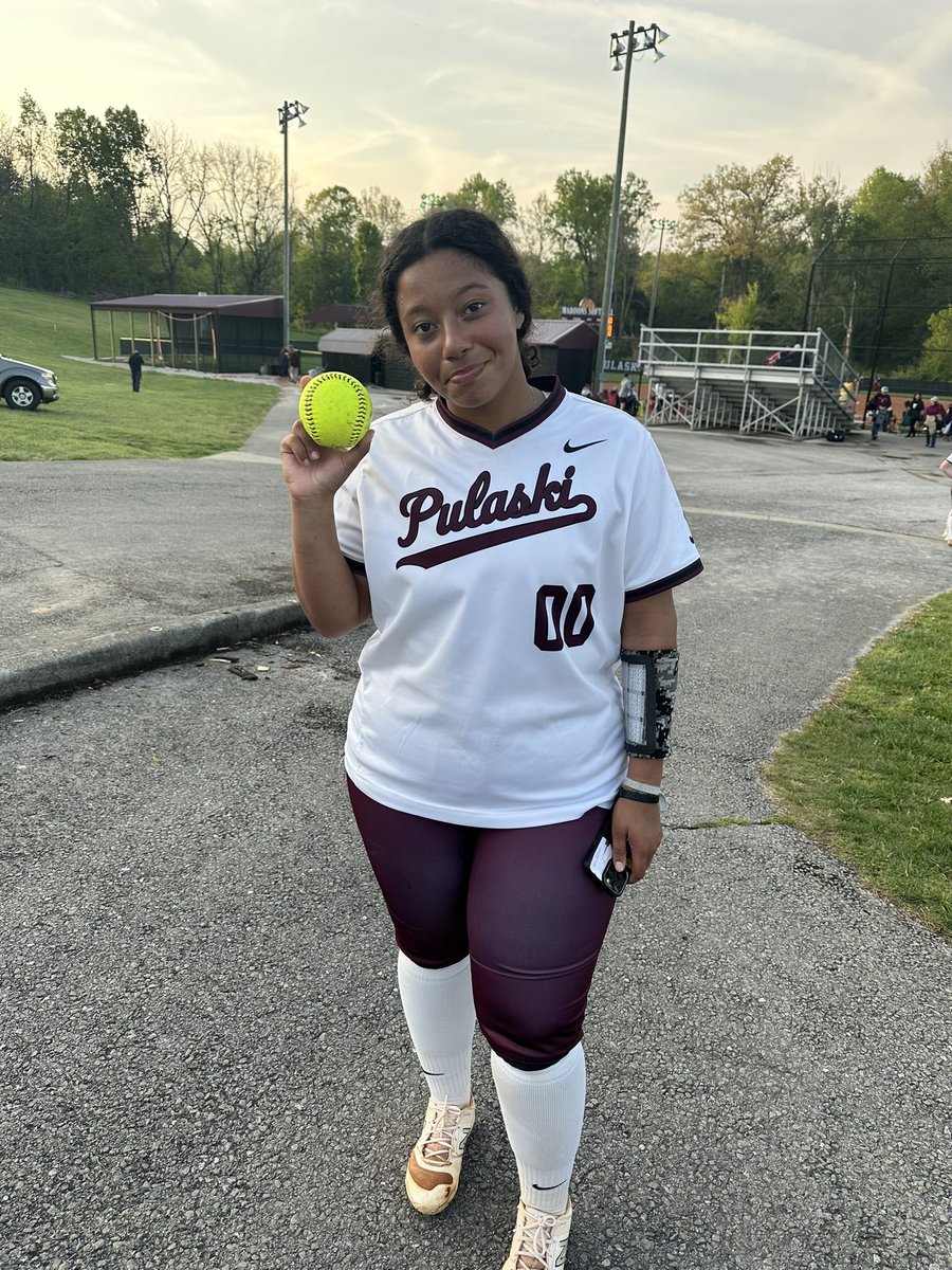 Our #00, Bella Ellis, with another bomb tonight on a 11-0 victory against the Wayne County Cardinals. Great job, ladies! 💪🏼🥎