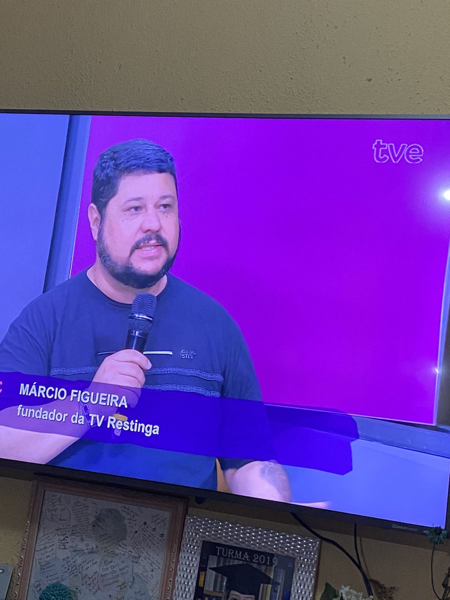 TVRestinganaWeb's tweet photo. Participação no programa #SobreNós na @tvers  falando sobre a importância da Comunicação Comunitária e a Democratização da Mídia. Um pouco sobre o trabalho da TV Restinga
#JornalismoAlternativo #ComunicaçãoComunitária #TVRestinga #FalaCohab #TVE @restingafalante https://t.co/BgWbAlc5yB