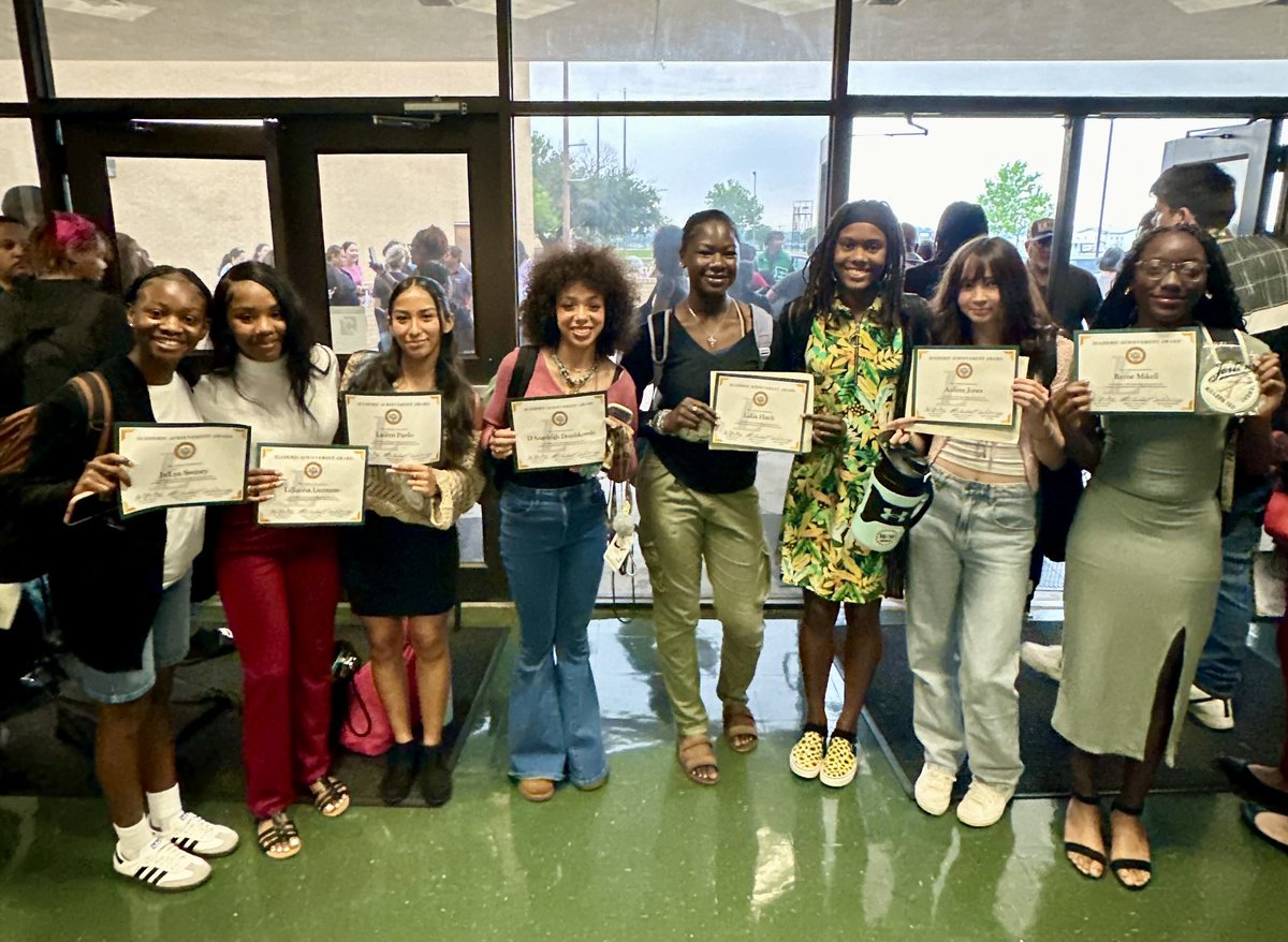 Lady Eagles are recipients of the prestigious Ellison High School Academic Achievement Award. Congratulations 🎉 @KilleenISD_ @DannyServance @angiegungie77 @KDHsports @KNCT_SPORTS