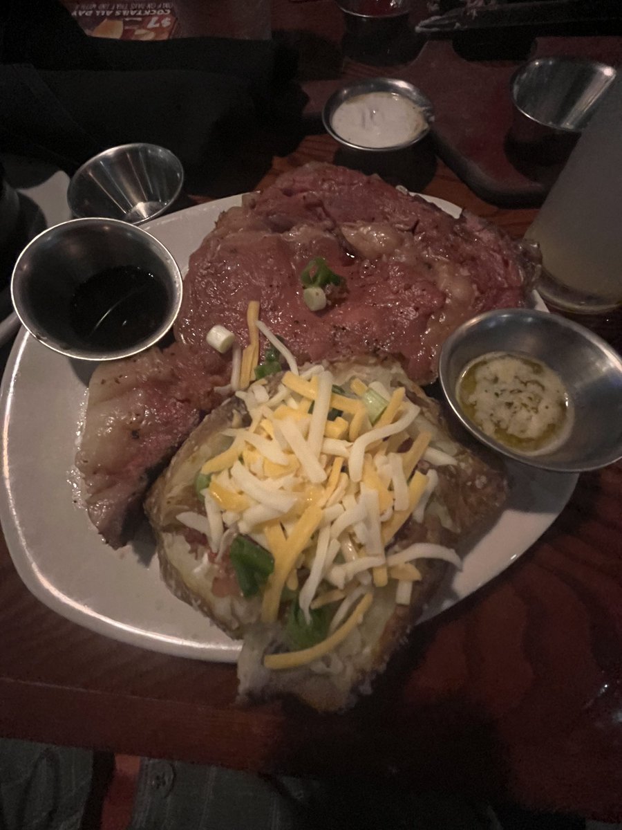 What i got for Dinner at  #OutbackSteakhouse tonight

Prime Rib is really good.. wonder if i should have gone with Medium Well?

Well,it's fine as-is - i'll just keep in mind for next time

Already waited long for the food - i'll just keep it in mind for next time

Also Lemonade